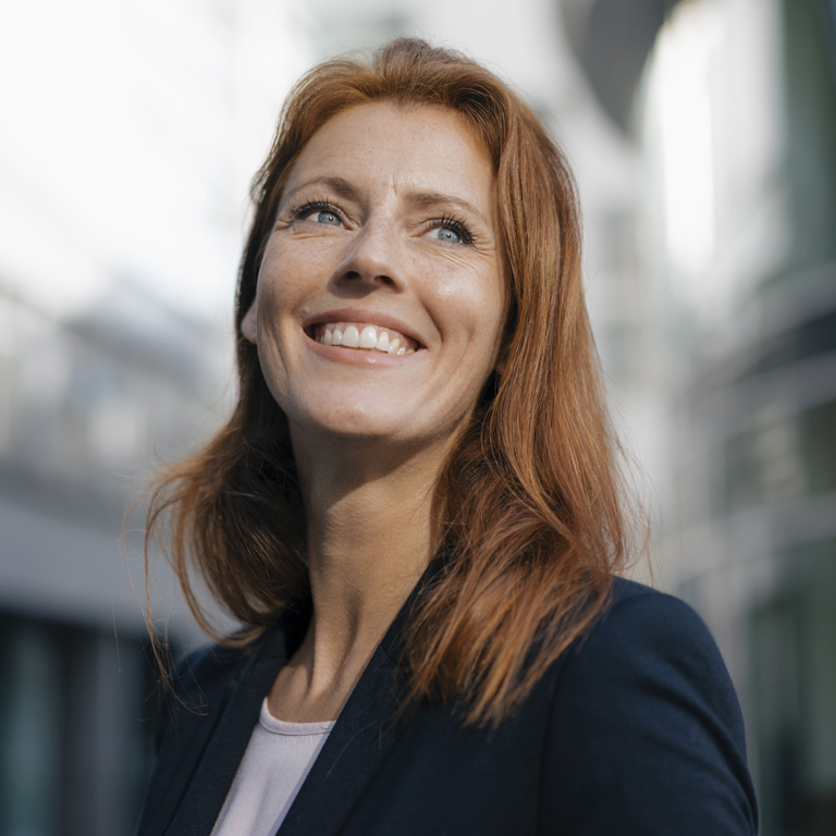 Portrait of smiling businesswoman outdoors in the city