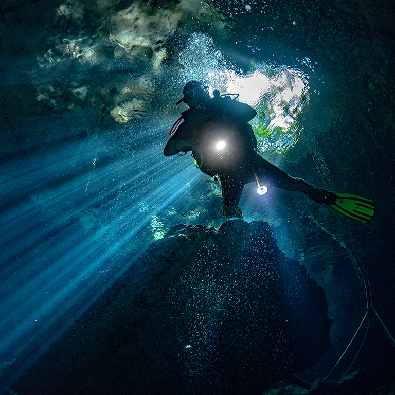 cave diving ray lights