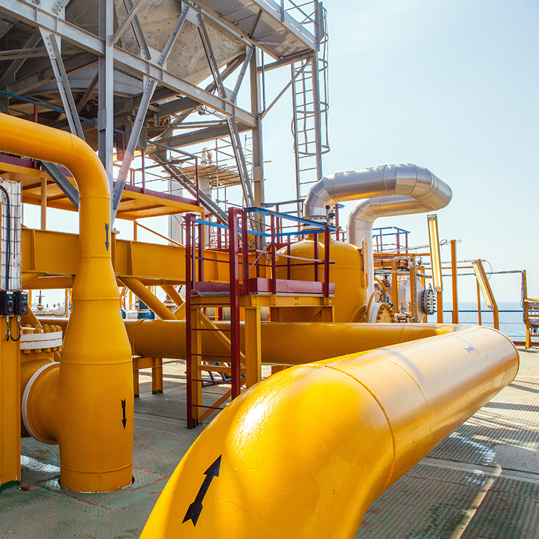 Oil Platform pipeline and pressure transfer system with different pressure compressors