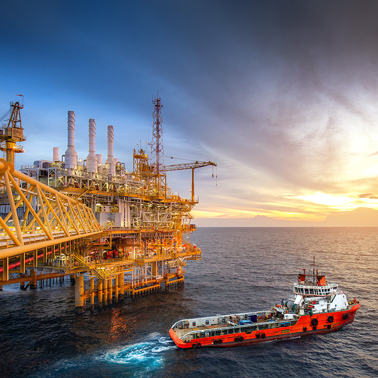 Rig plantform and Supply vessel in the gulf