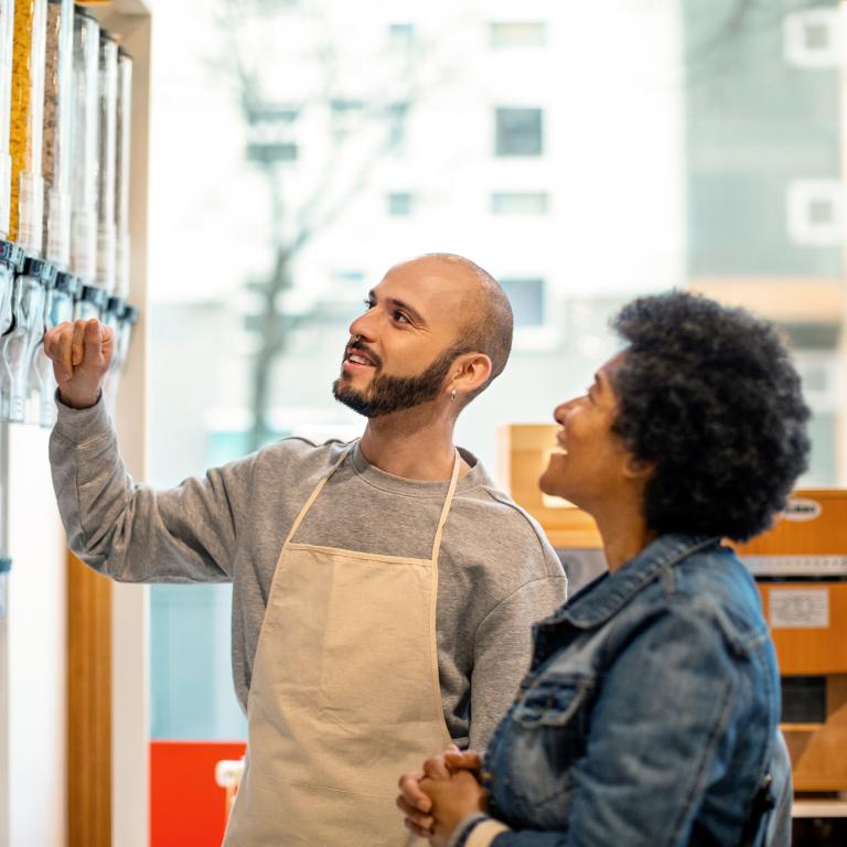 Visit to a store offering bulk products and grains